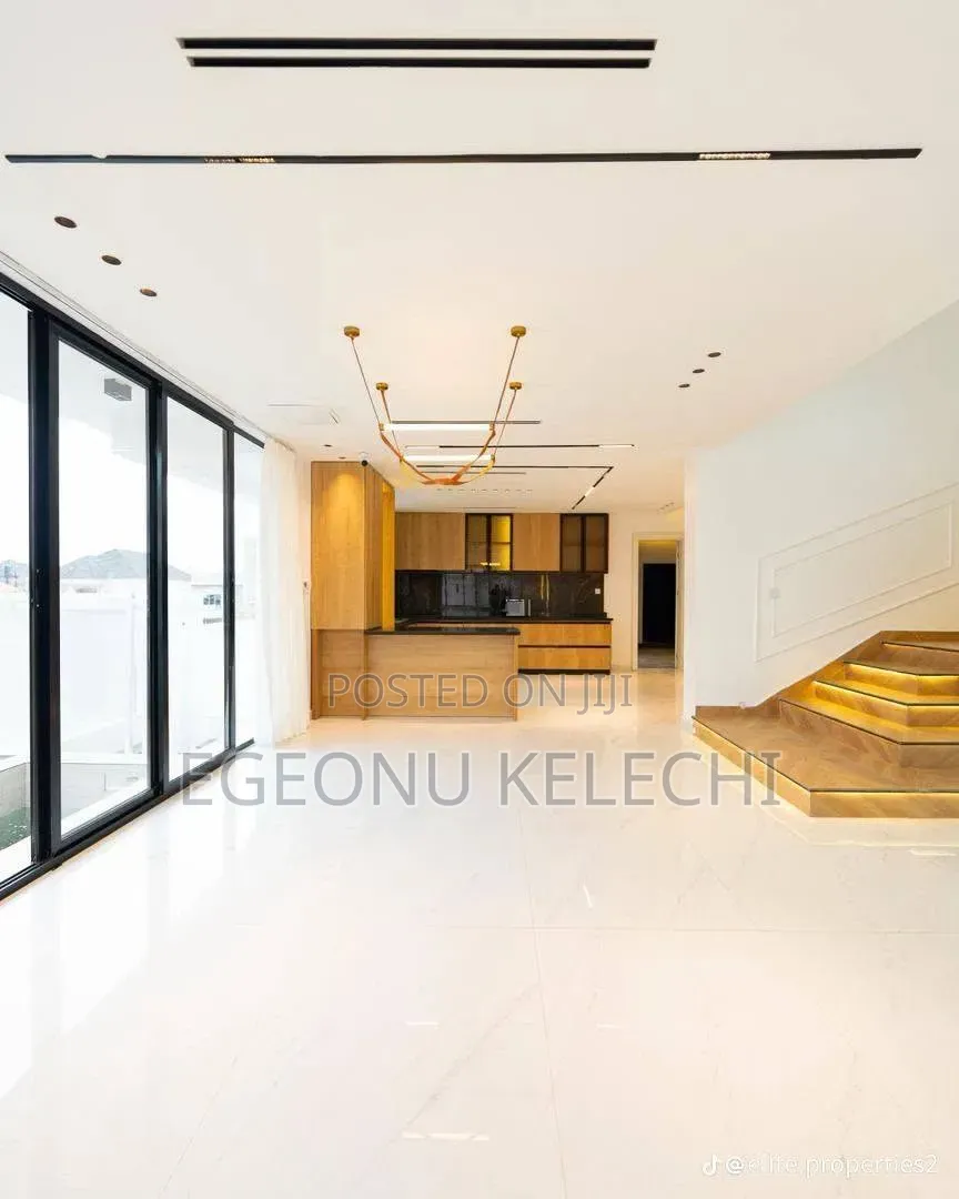 7bdrm Duplex in Guzape District for sale