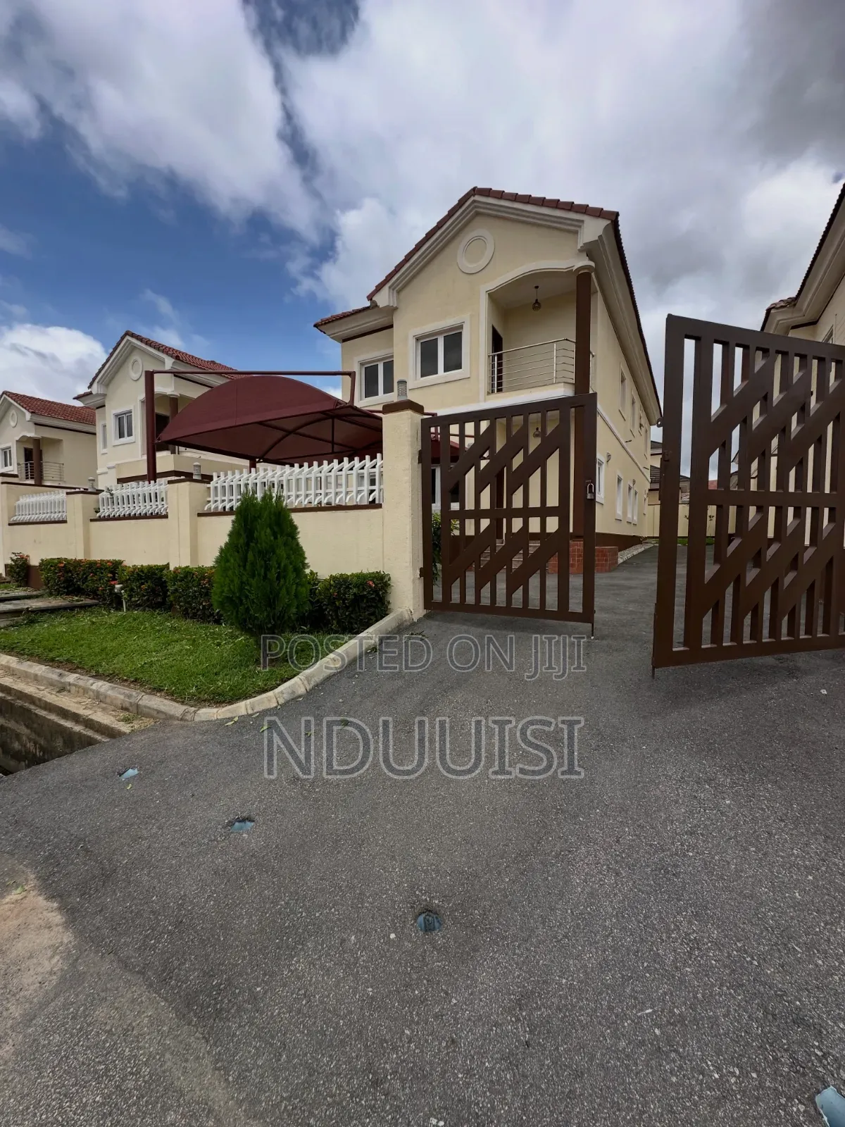 4bdrm Duplex in Life Camp for sale