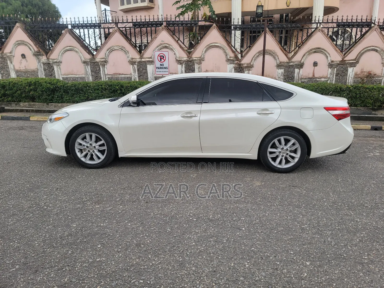 Toyota Avalon XLE Premium 4dr Sedan (3.5L 6cyl 6A) 2014 White