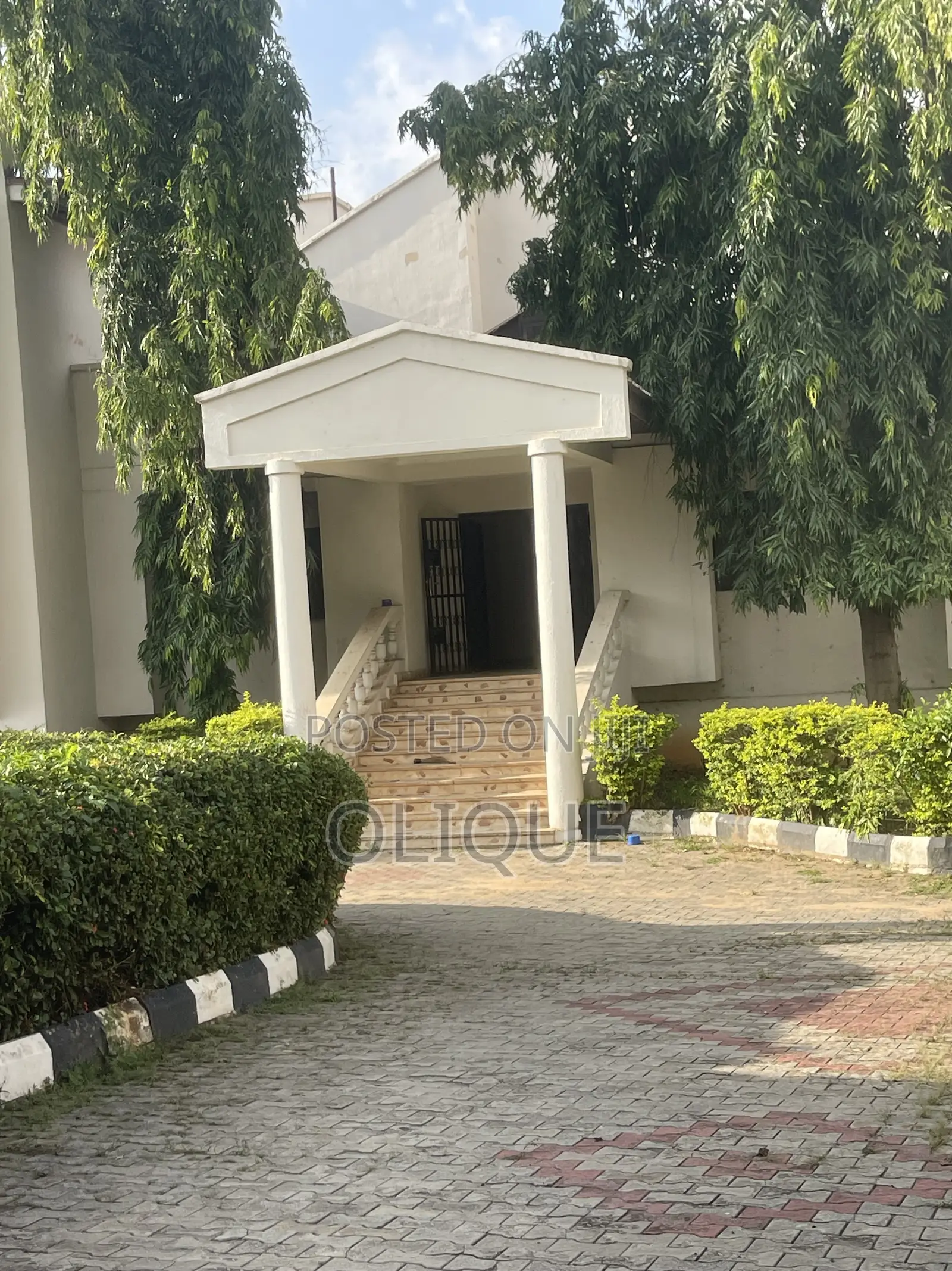 8bdrm Duplex in Maitama for sale