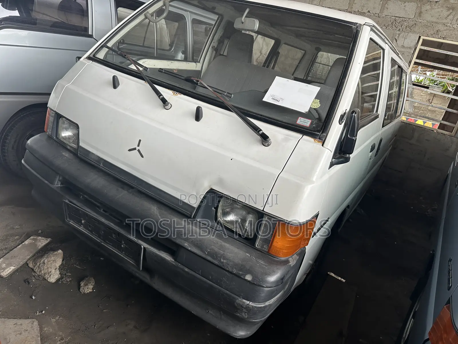 Mitsubishi L300 2005 White