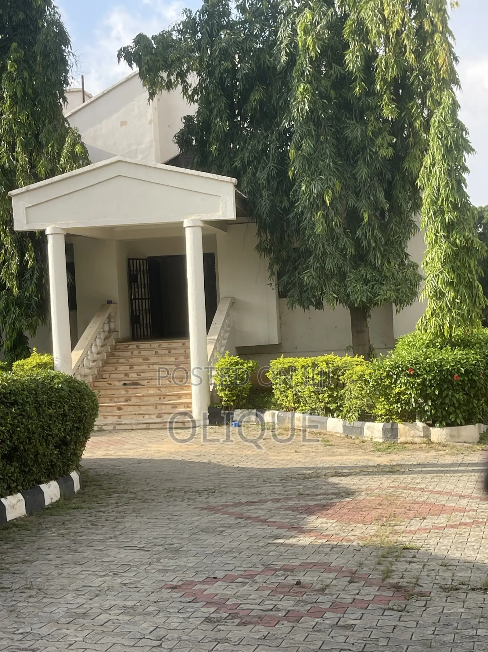 8bdrm Duplex in Maitama for sale