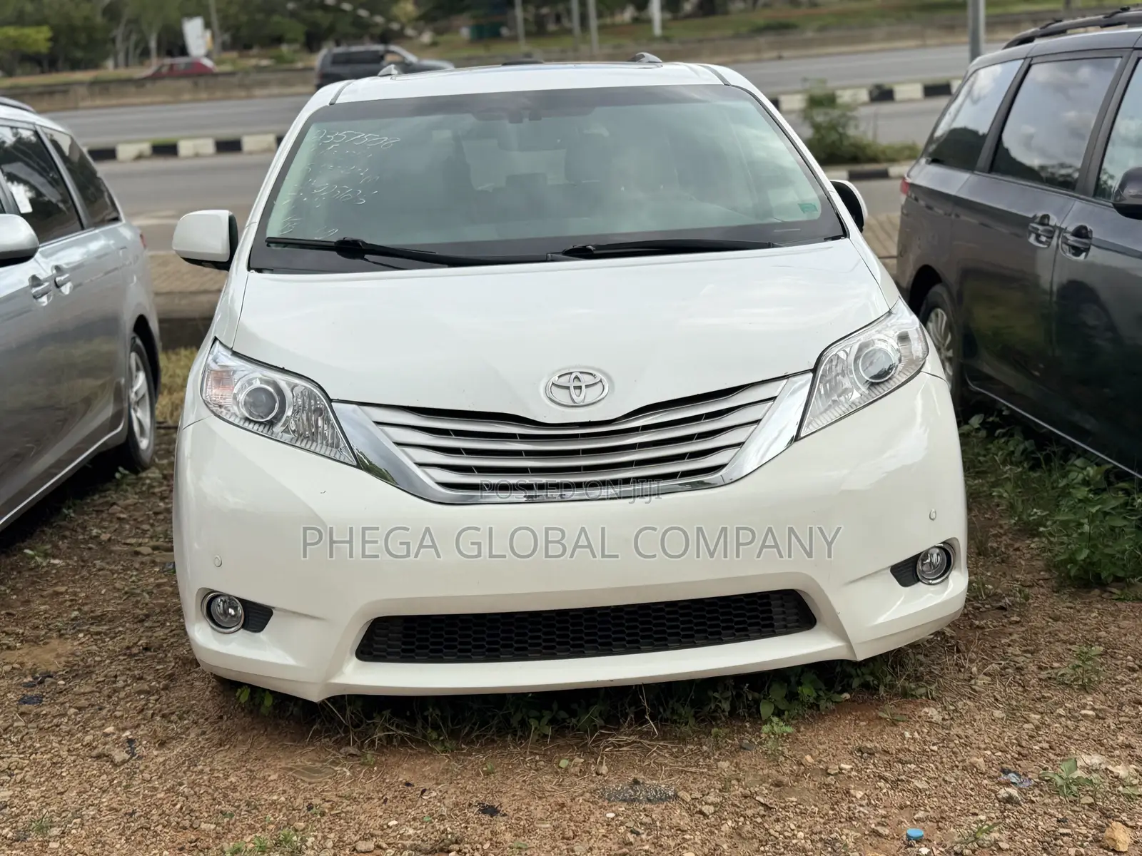 Toyota Sienna Limited 7 Passenger 2011 White