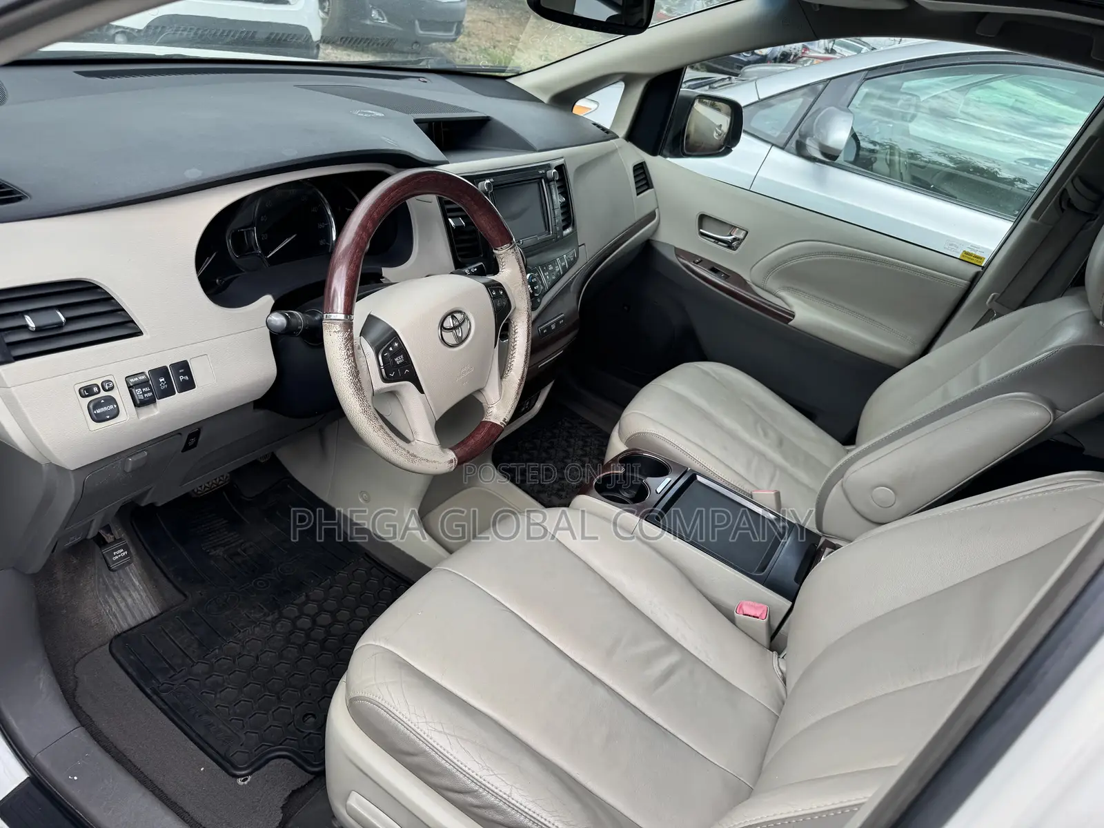 Toyota Sienna Limited 7 Passenger 2011 White