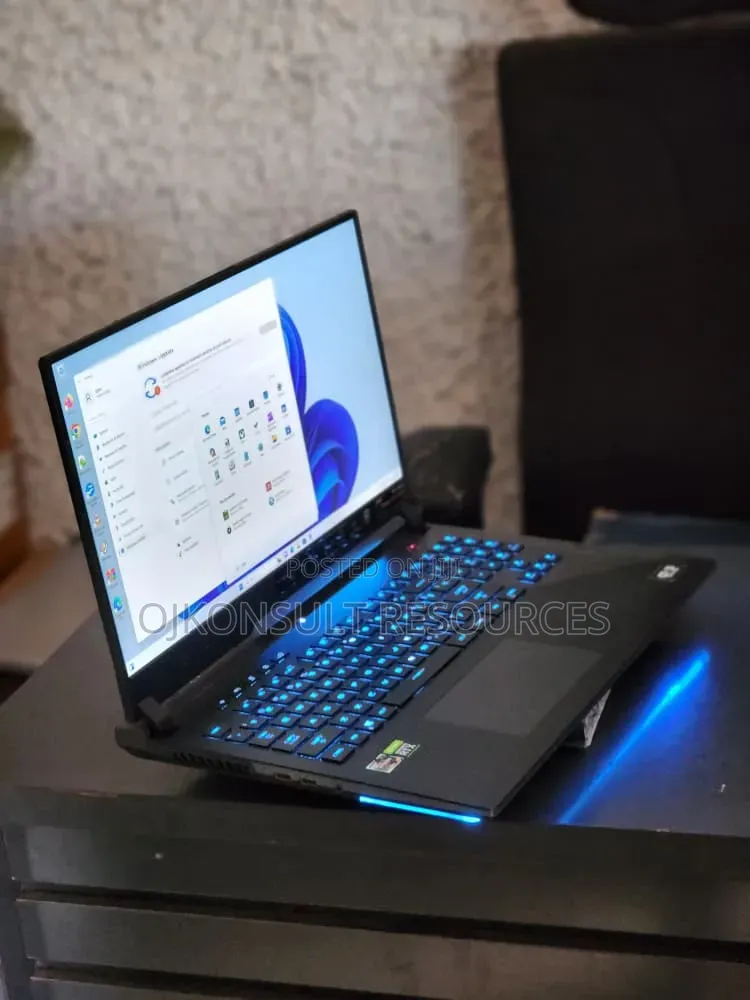 Laptop Asus ROG Strix SCAR 17 64GB AMD Ryzen 9 SSD 1T