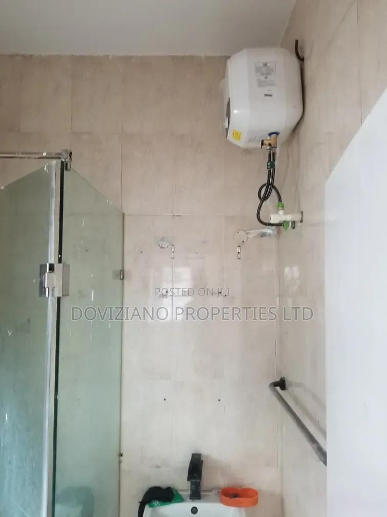 3bdrm Apartment in Lekki Phase 1 for rent