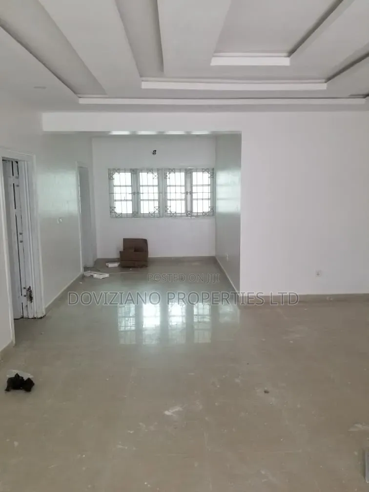 3bdrm Apartment in Lekki Phase 1 for rent