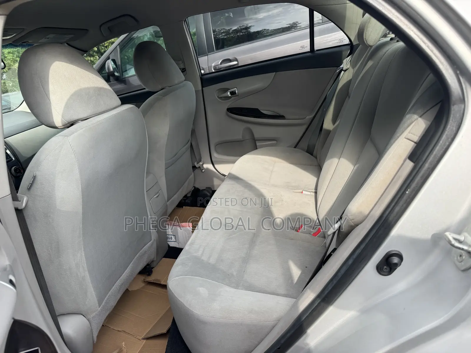 Toyota Corolla LE Special Edition 4dr Sedan (1.8L 4cyl 4A) 2013 Silver