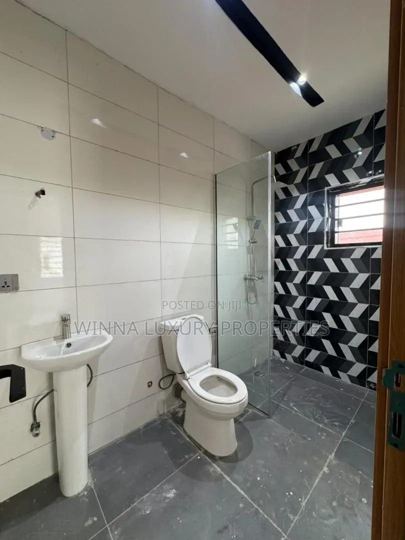 6bdrm Duplex in Lokogoma for sale