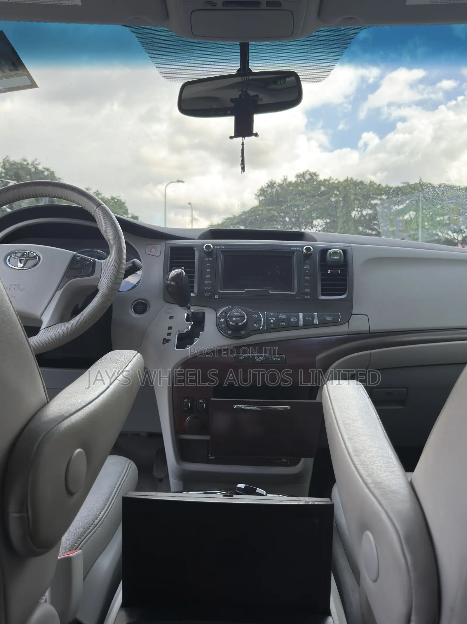 Toyota Sienna XLE 8 Passenger 2011 Gray