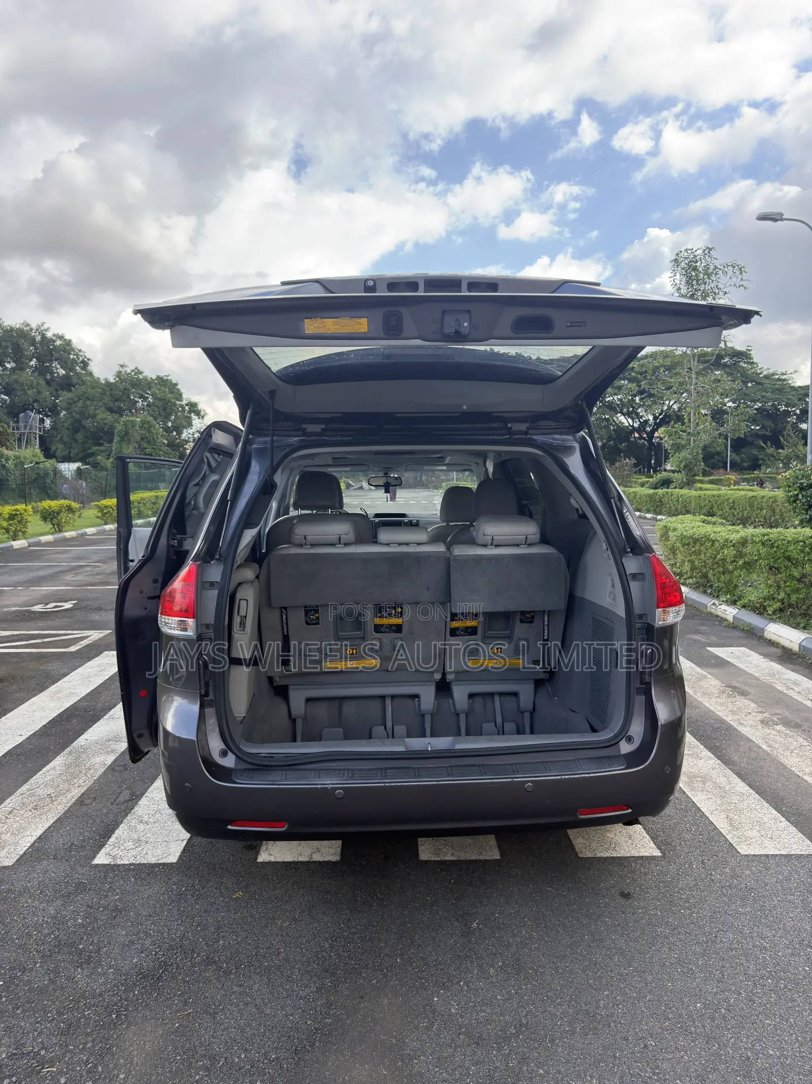 Toyota Sienna XLE 8 Passenger 2011 Gray