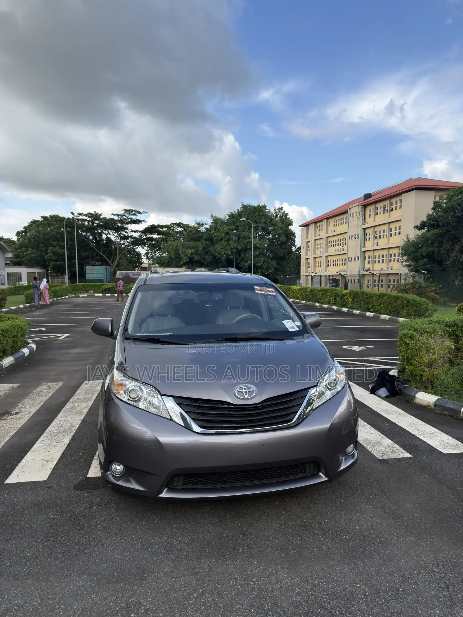 Toyota Sienna XLE 8 Passenger 2011 Gray