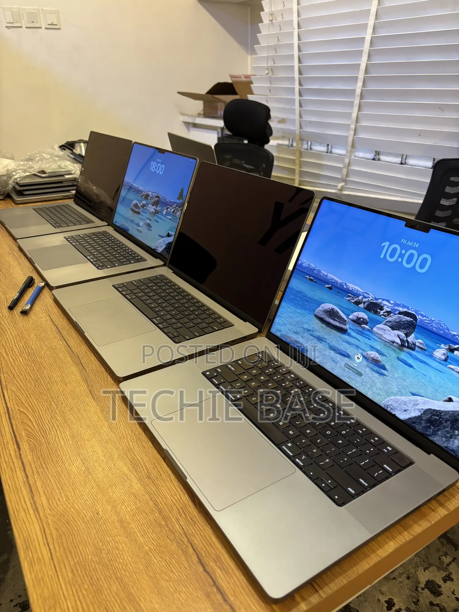 Laptop Apple MacBook Pro 2021 M1 16GB Apple M1 Pro SSD 512GB