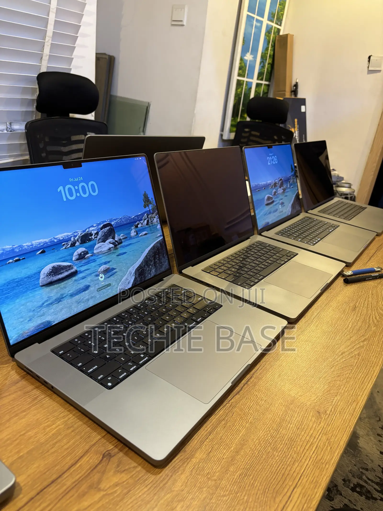 Laptop Apple MacBook Pro 2021 M1 16GB Apple M1 Pro SSD 512GB