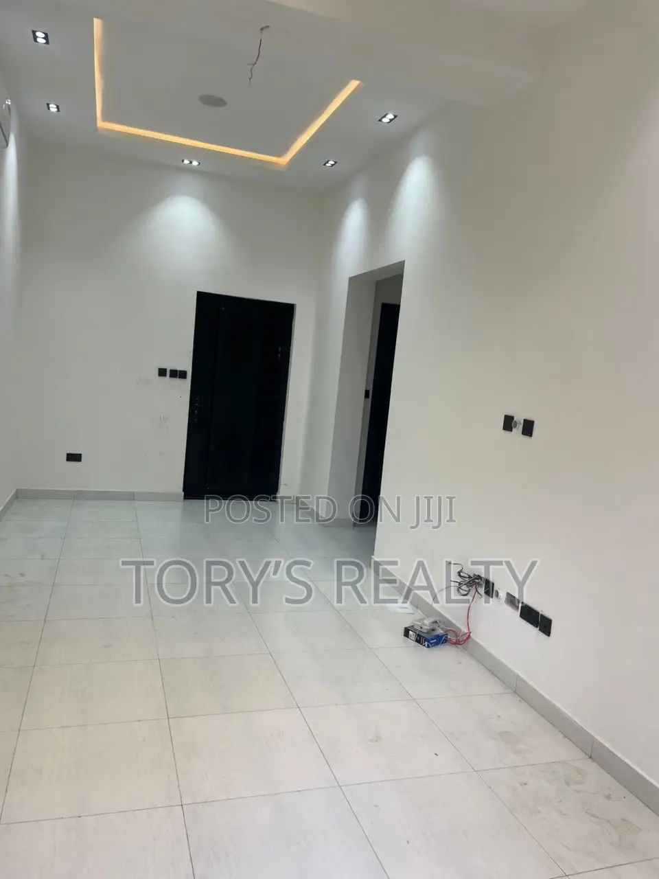 2bdrm Apartment in Lekki Phase 1 for rent