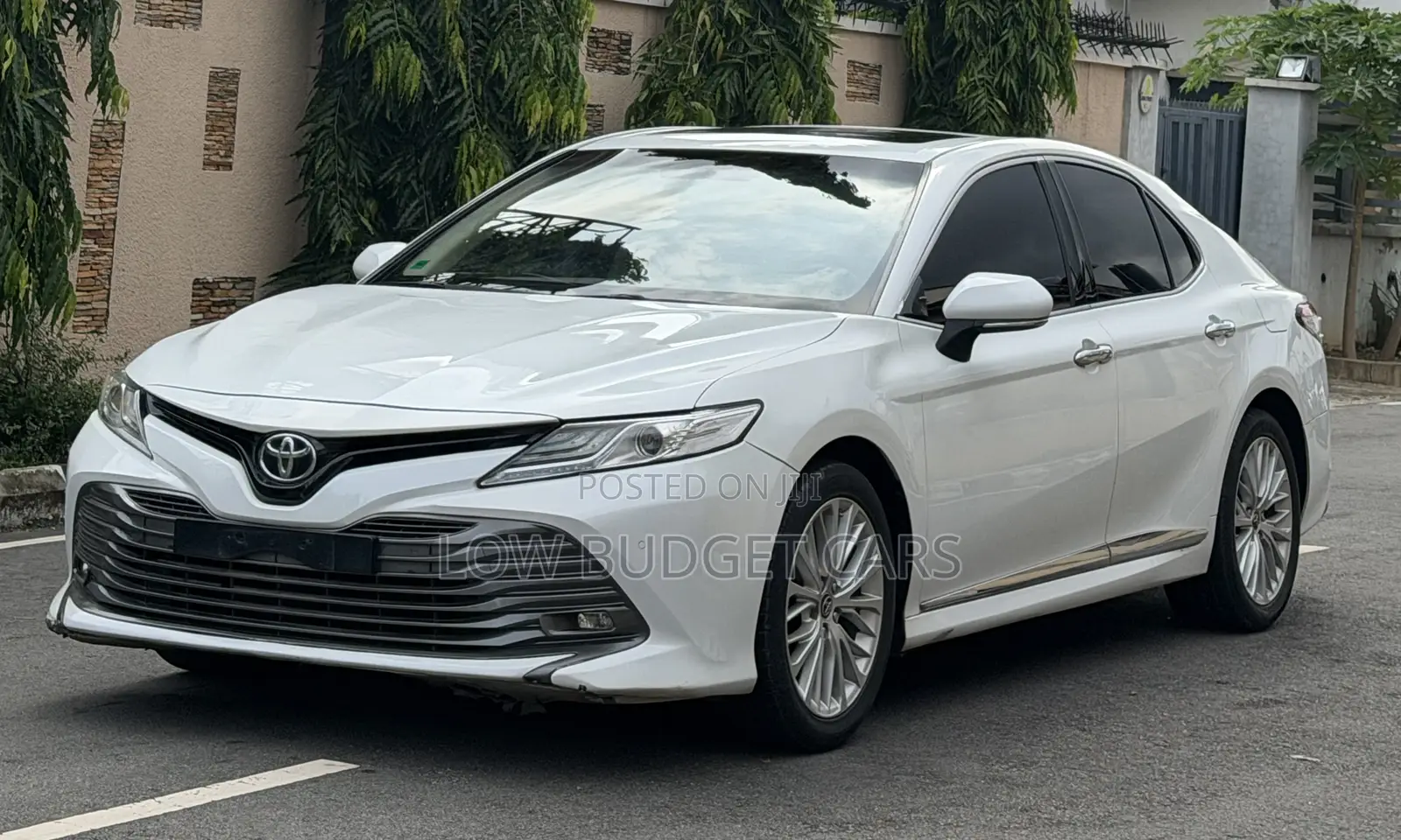 Toyota Camry XLE V6 FWD 2020 White