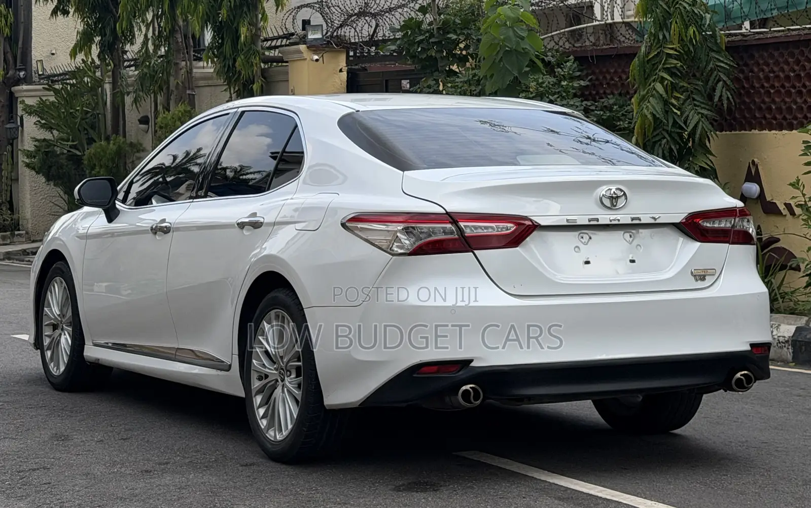 Toyota Camry XLE V6 FWD 2020 White