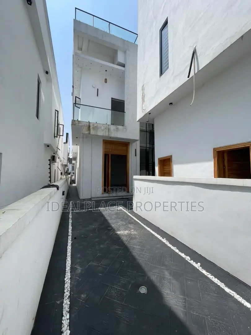 5bdrm Duplex in Lekki Expressway for sale