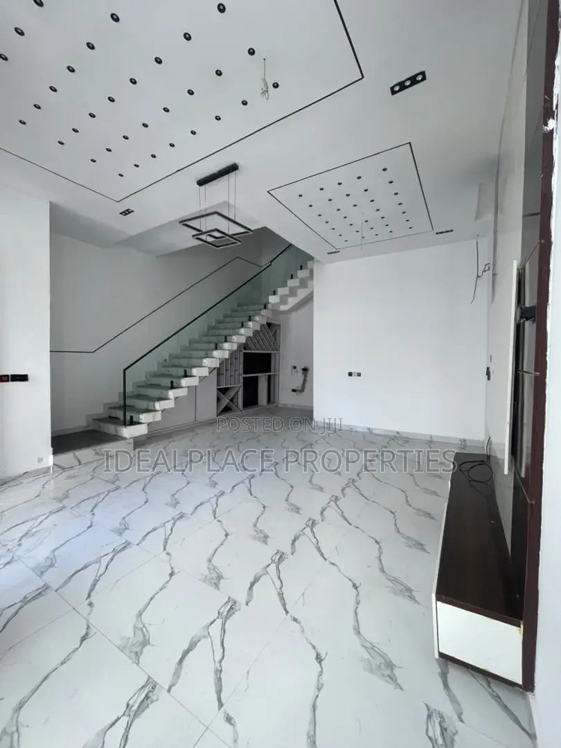 5bdrm Duplex in Lekki Expressway for sale