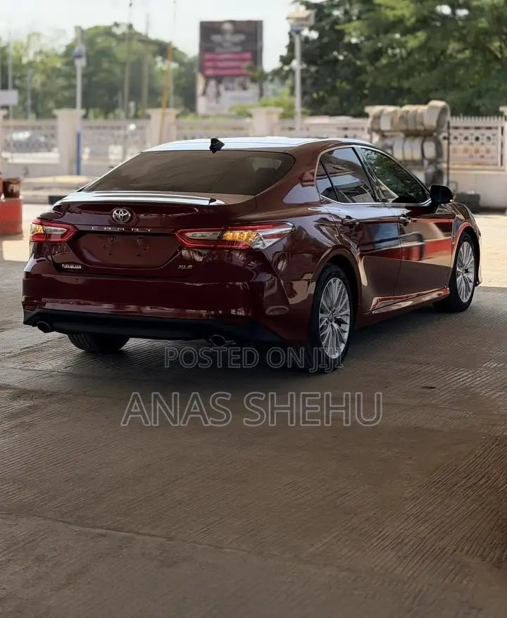 Toyota Camry XLE V6 FWD (3.5L 6cyl 8AM) 2018 Red