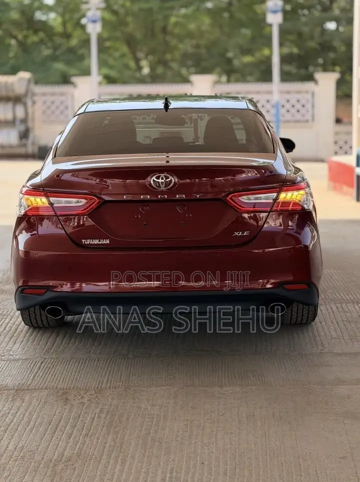 Toyota Camry XLE V6 FWD (3.5L 6cyl 8AM) 2018 Red