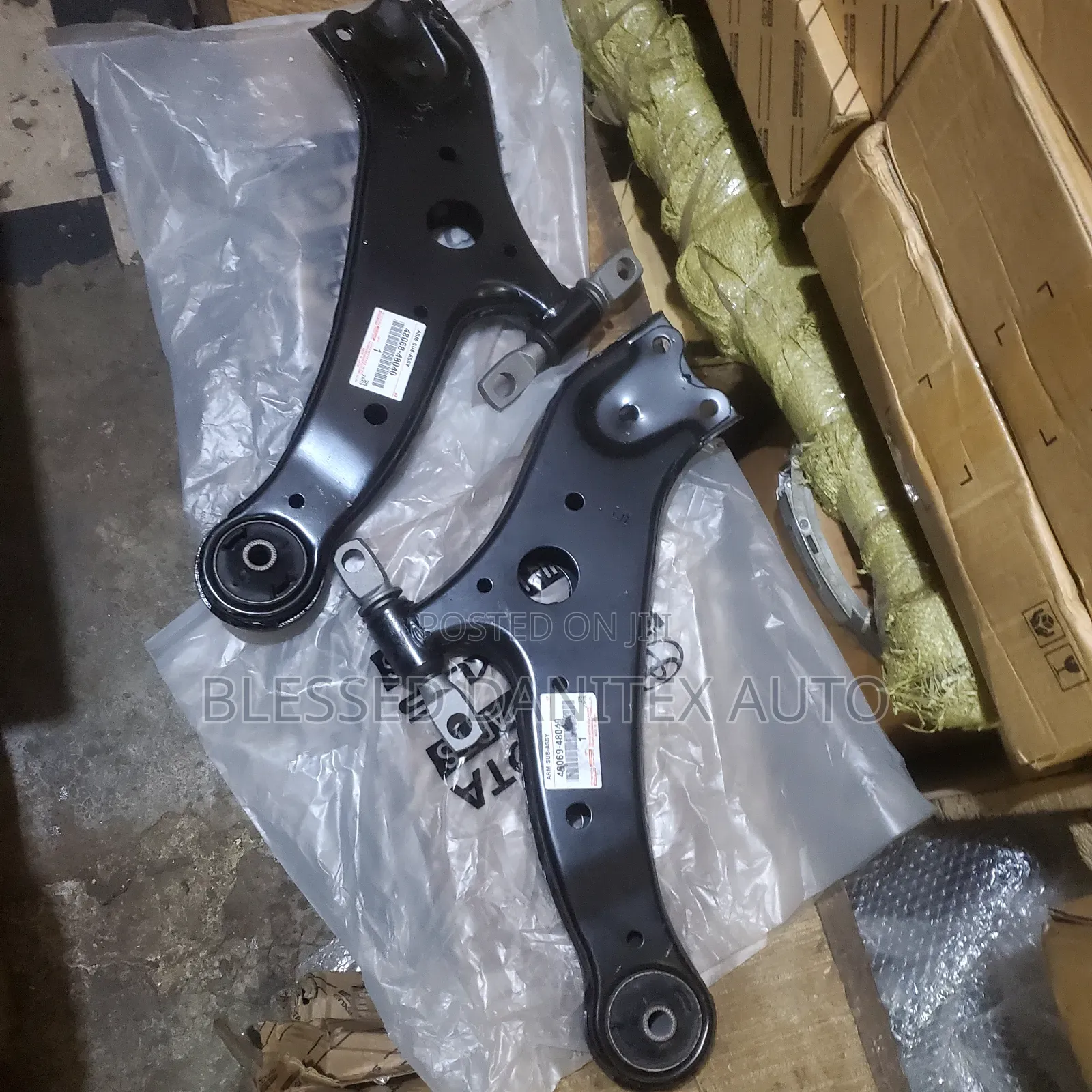 Original Lower Arm for Toyota Highlander 2008 / 2018