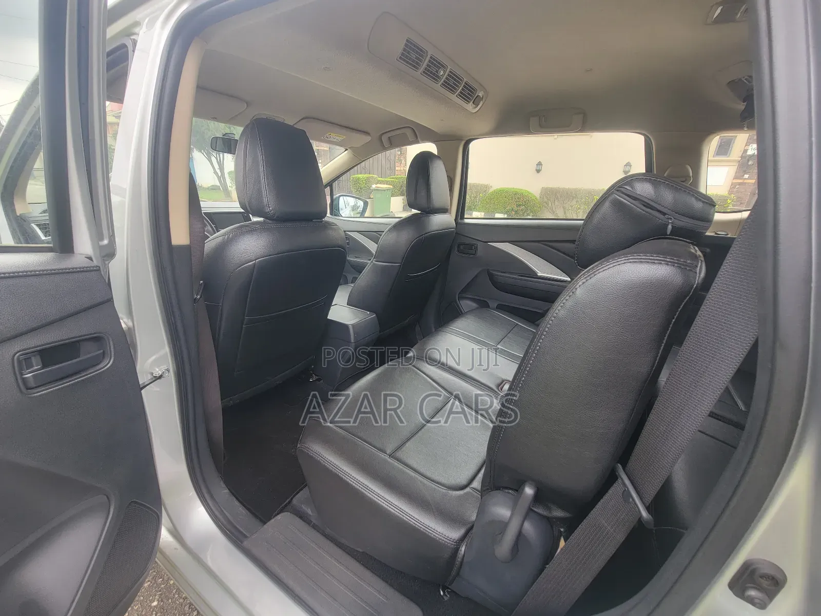 Mitsubishi Xpander Ultimate 2022 Silver
