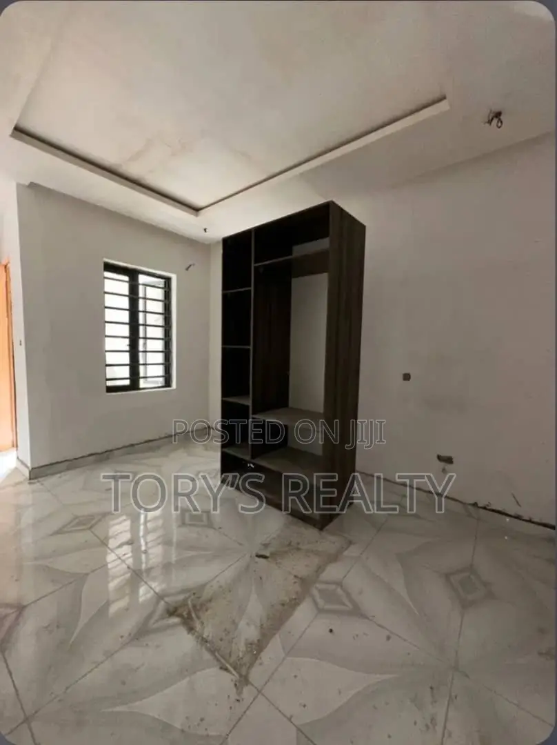 2bdrm Apartment in Lekki Phase 1 for sale