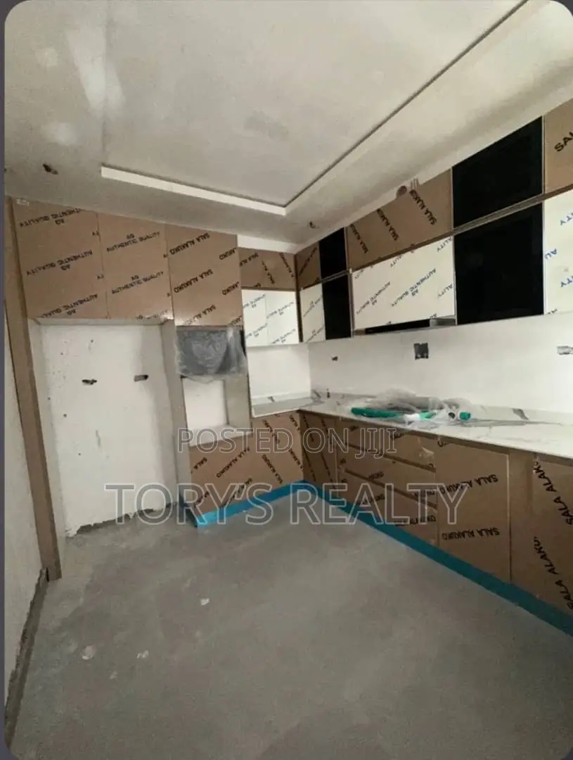 2bdrm Apartment in Lekki Phase 1 for sale