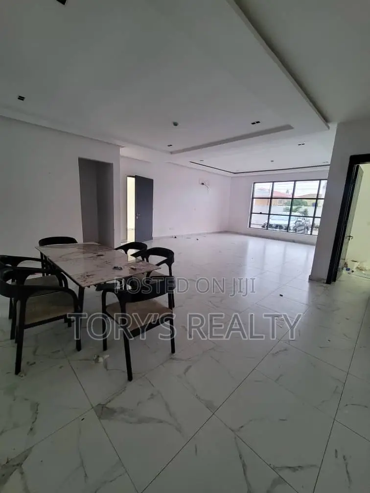 3bdrm Apartment in Lekki Expressway for rent