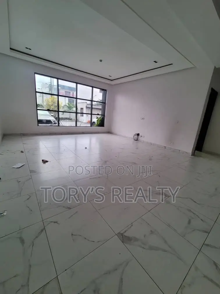 3bdrm Apartment in Lekki Expressway for rent