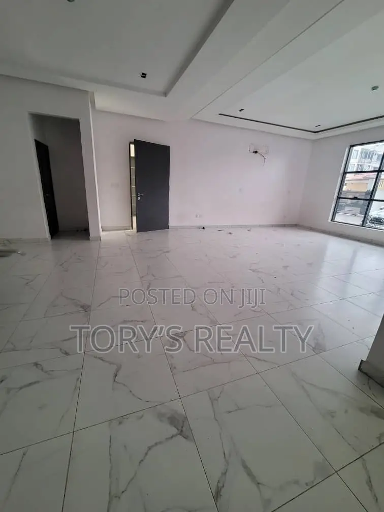 3bdrm Apartment in Lekki Expressway for rent