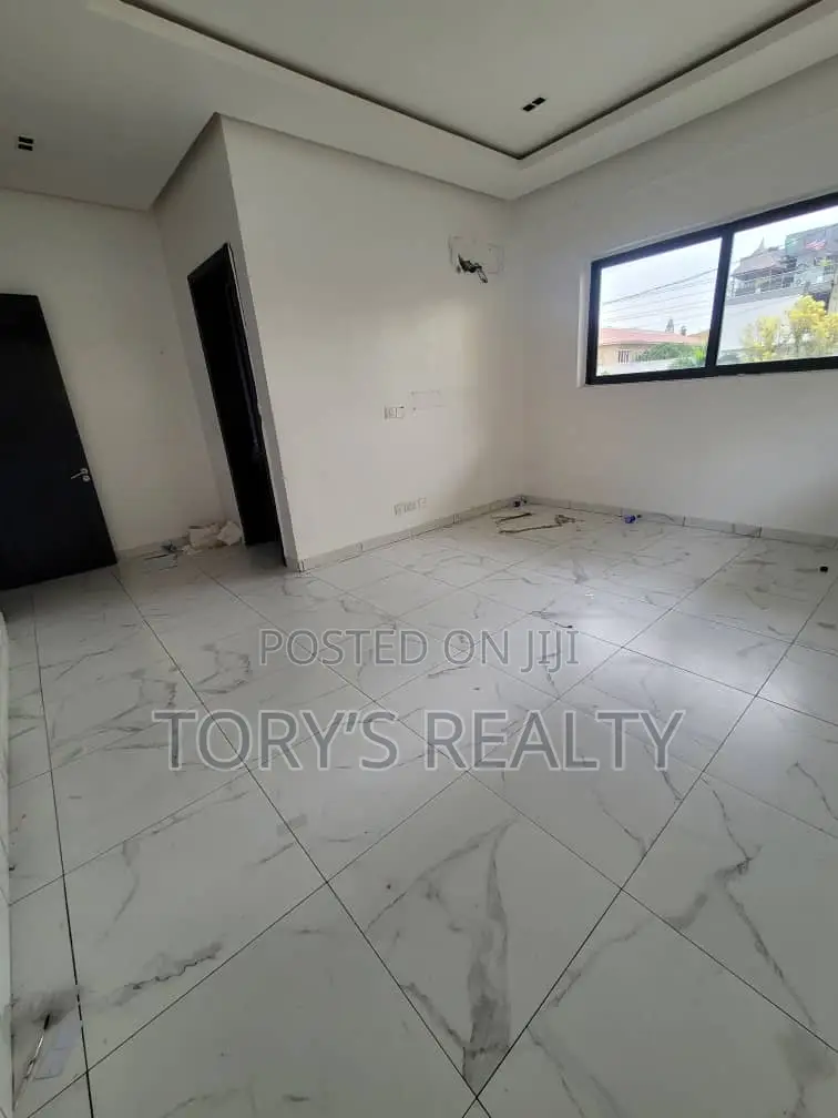 3bdrm Apartment in Lekki Expressway for rent