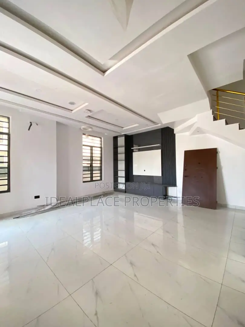 4bdrm Duplex in Lekki for sale