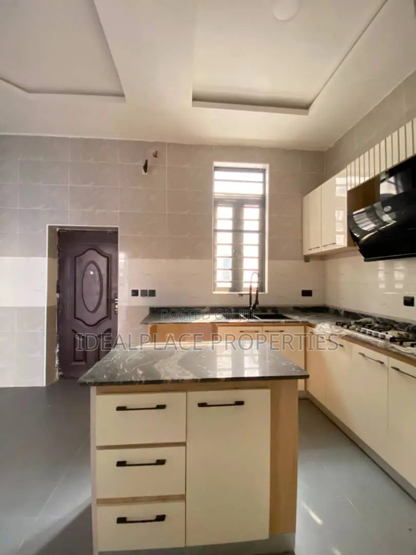 4bdrm Duplex in Lekki for sale