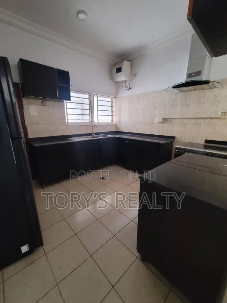 3bdrm Apartment in Lekki Phase 1 for rent