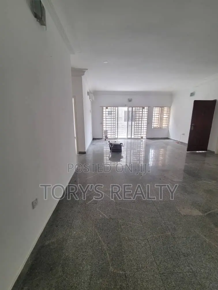 3bdrm Apartment in Lekki Phase 1 for rent