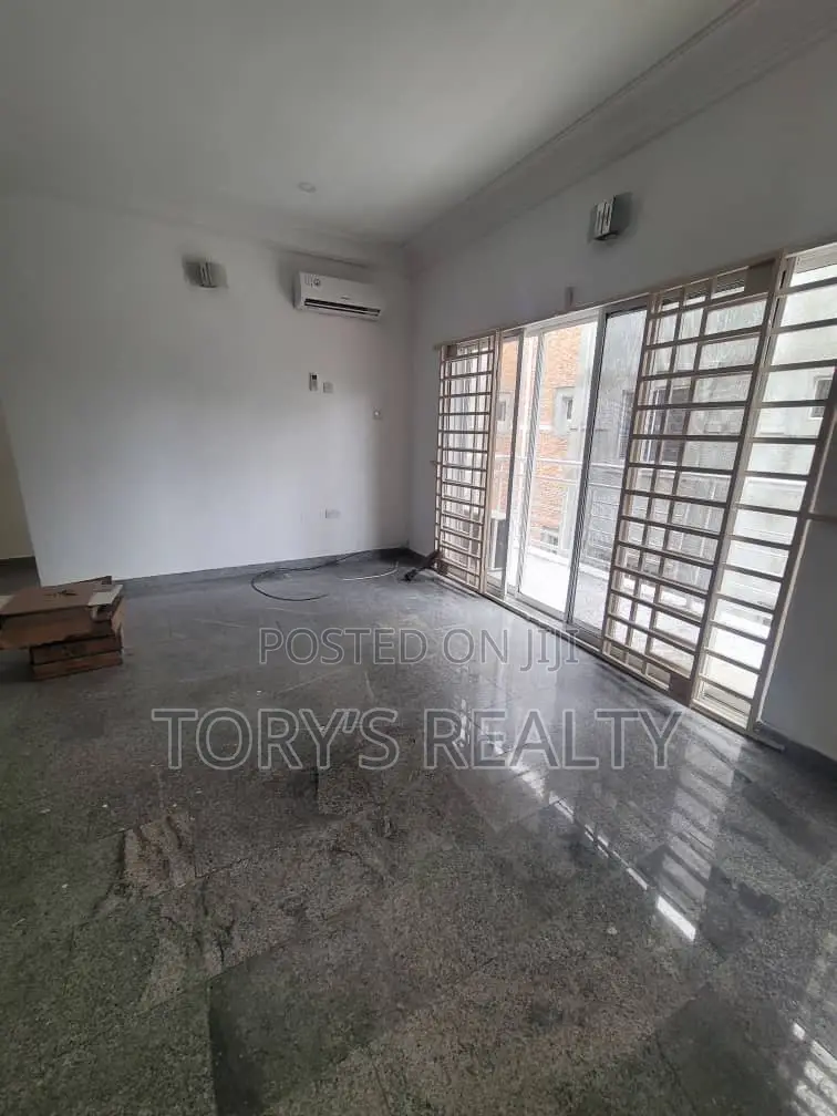 3bdrm Apartment in Lekki Phase 1 for rent