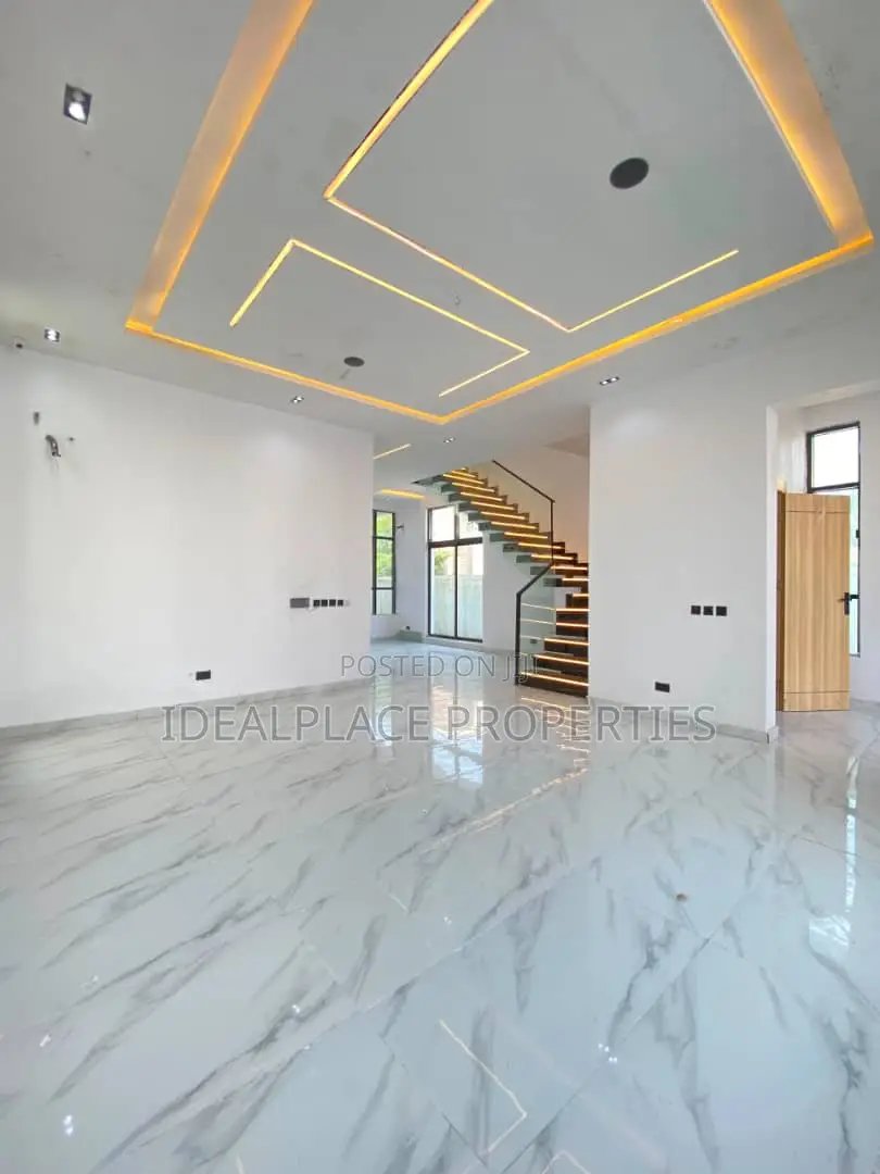 5bdrm Duplex in Chevron for sale