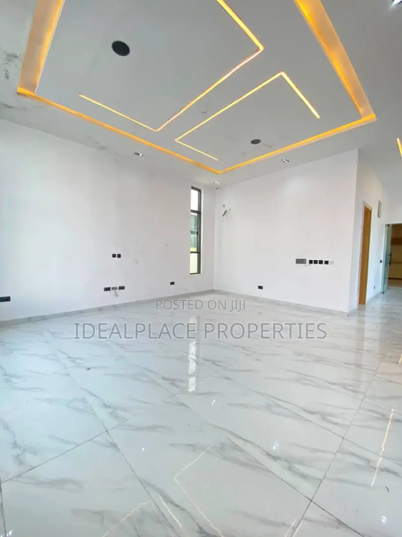 5bdrm Duplex in Chevron for sale