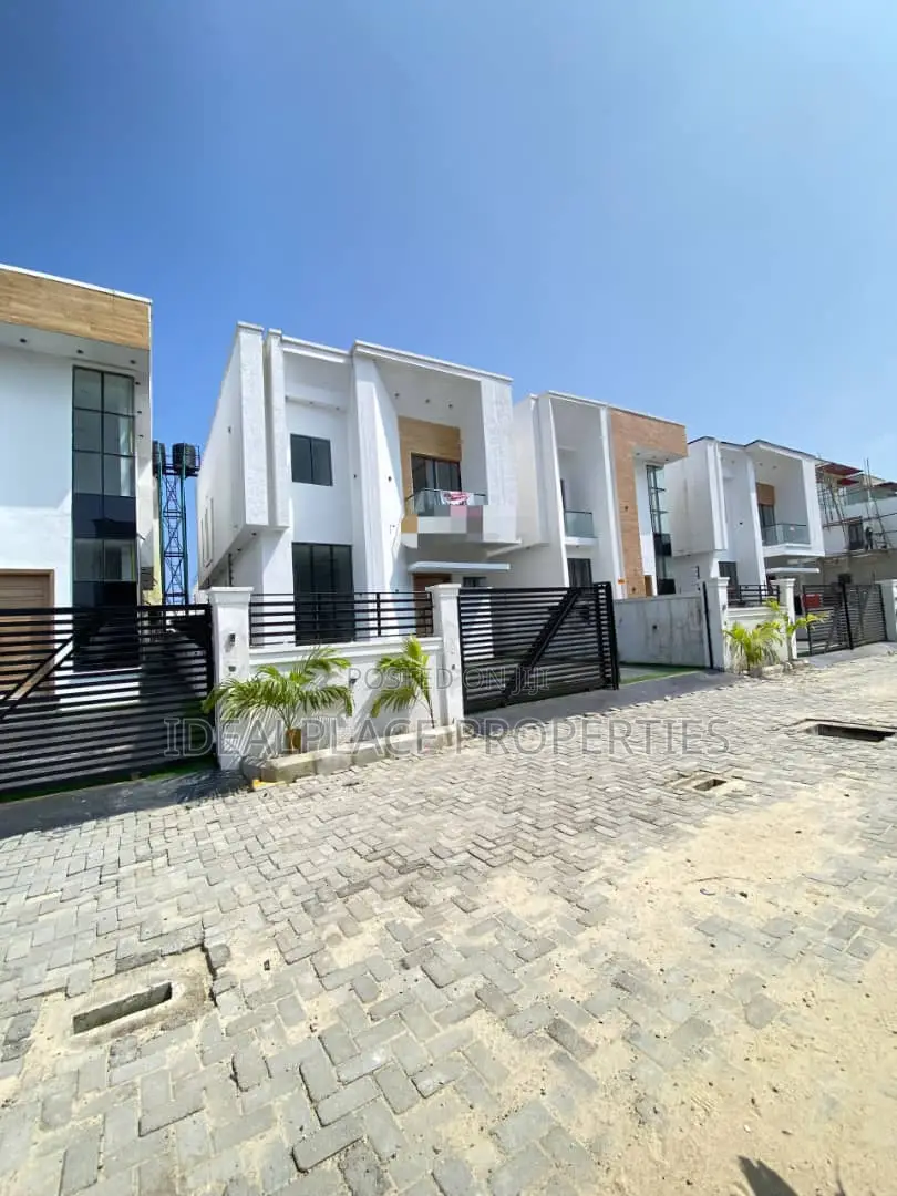 4bdrm Duplex in Chevron for sale