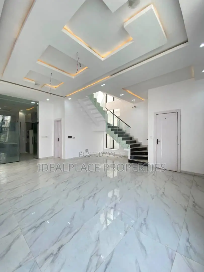 4bdrm Duplex in Chevron for sale