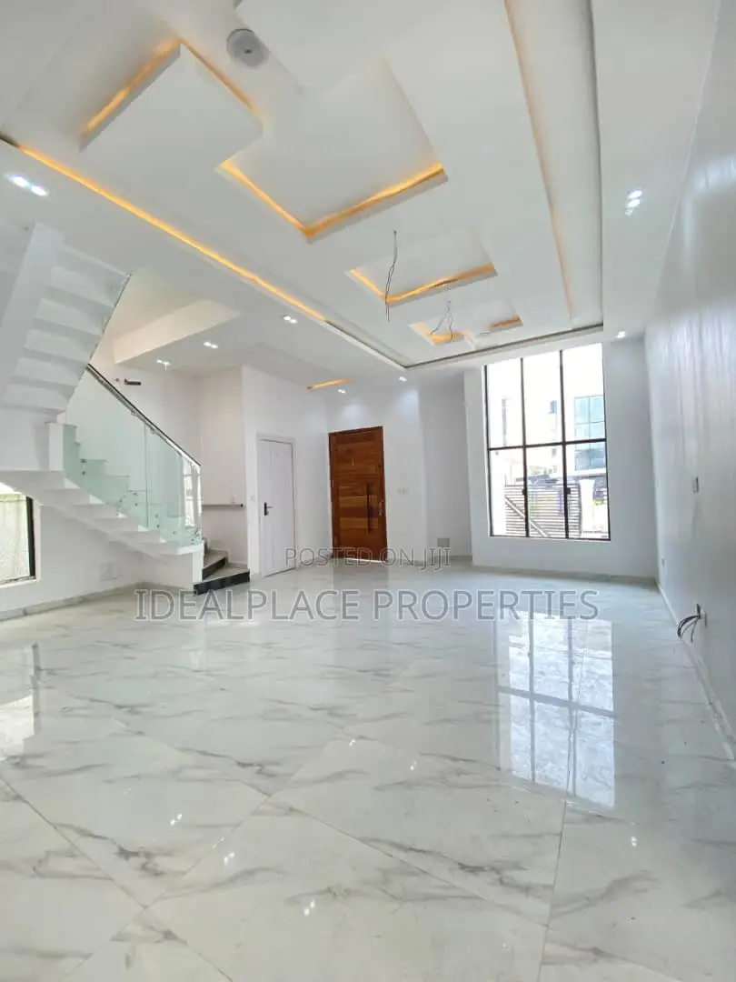 4bdrm Duplex in Chevron for sale