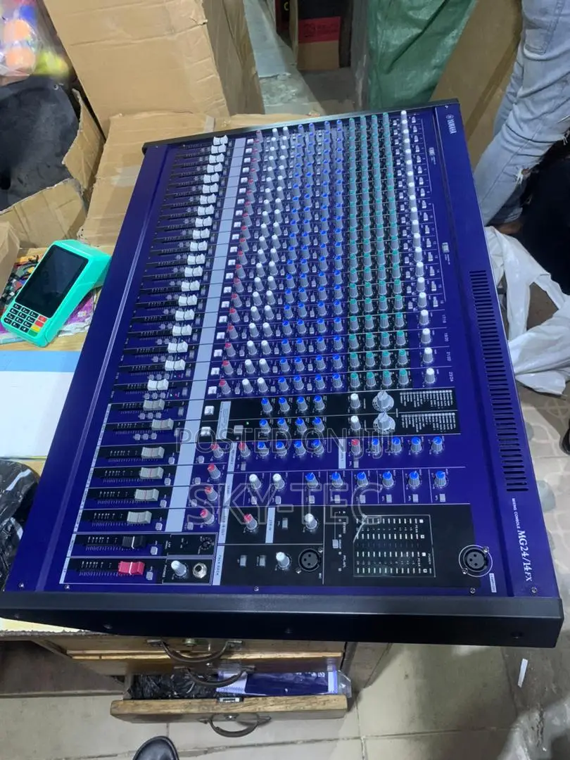 Original Professional 32channels Yamaha Mixer 4group 6auxiliary