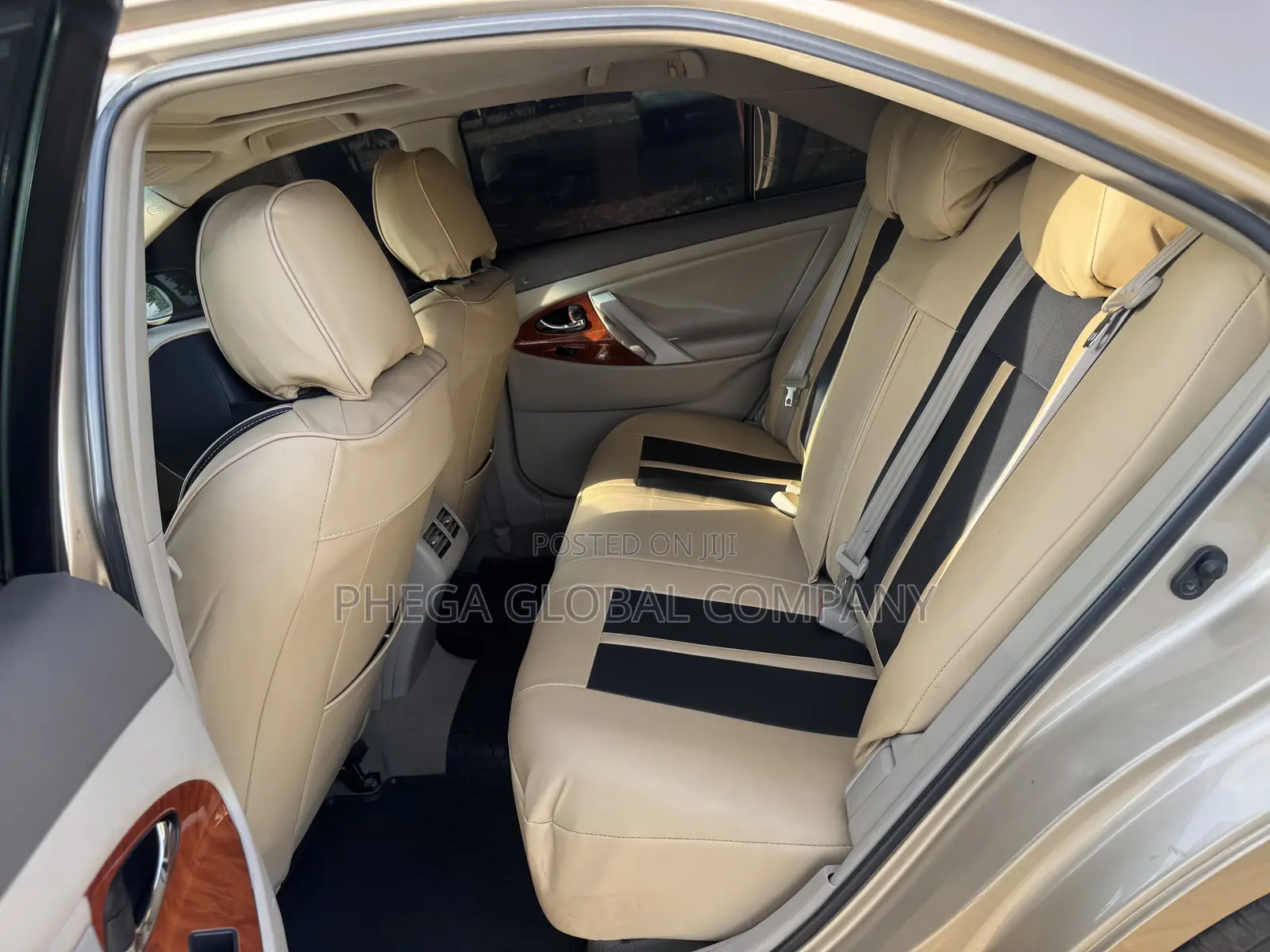 Toyota Camry XLE 4dr Sedan (2.5L 4cyl 6A) 2011 Gold