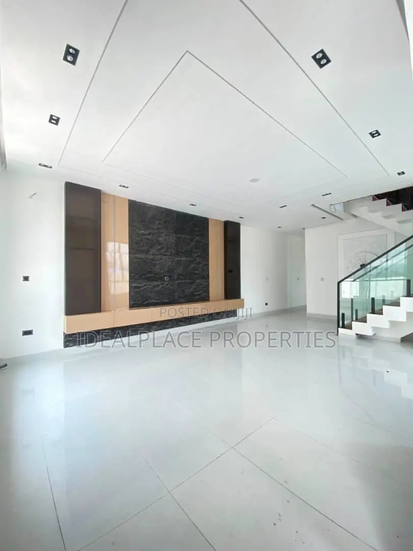 4bdrm Duplex in Chevron for sale