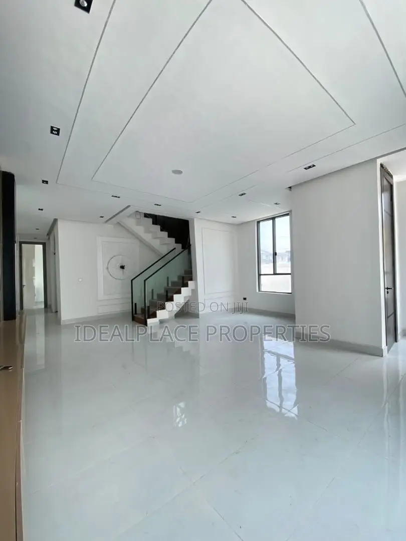 4bdrm Duplex in Chevron for sale
