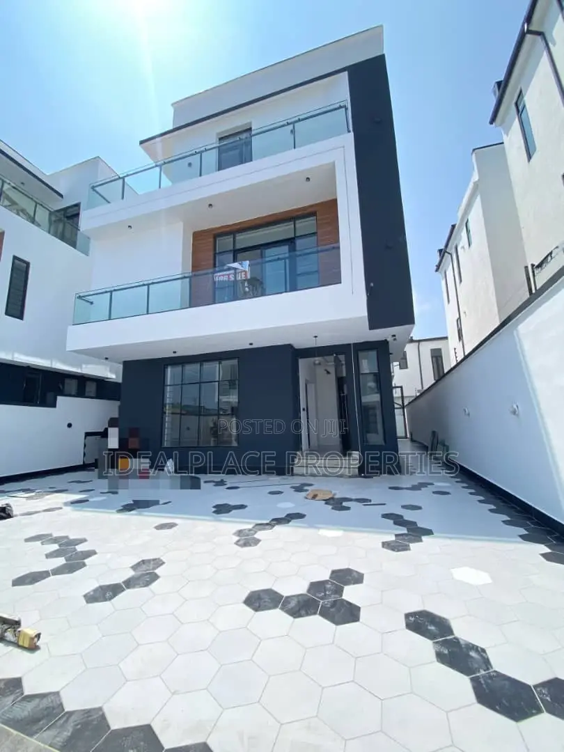 5bdrm Duplex in Chevron for sale