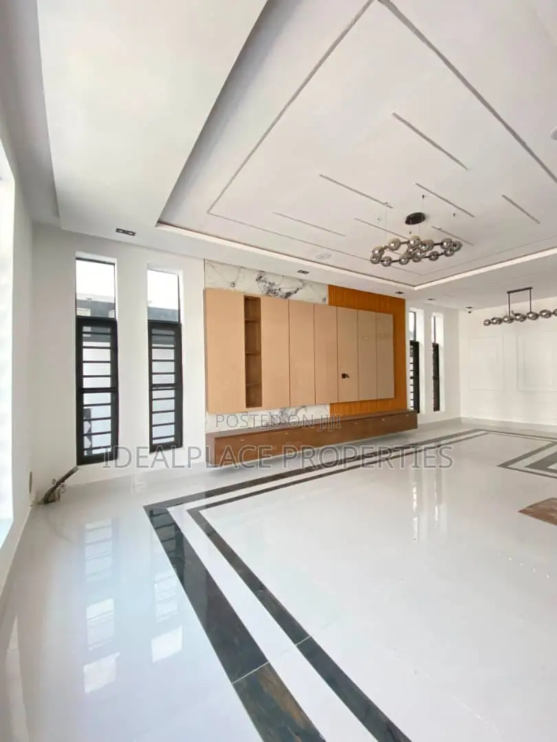 5bdrm Duplex in Chevron for sale