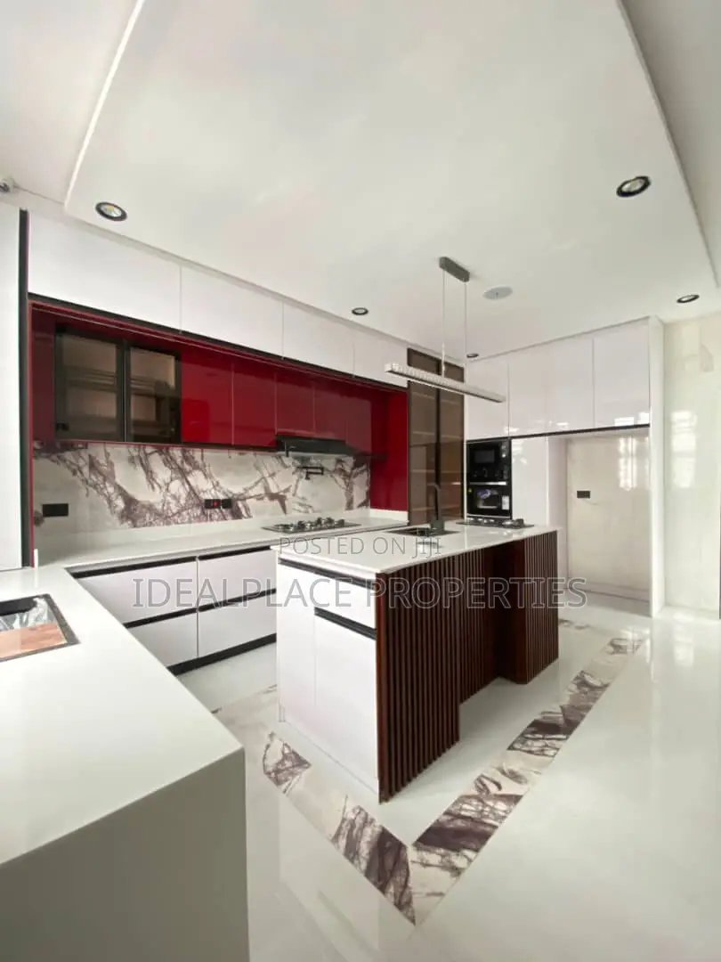 5bdrm Duplex in Chevron for sale